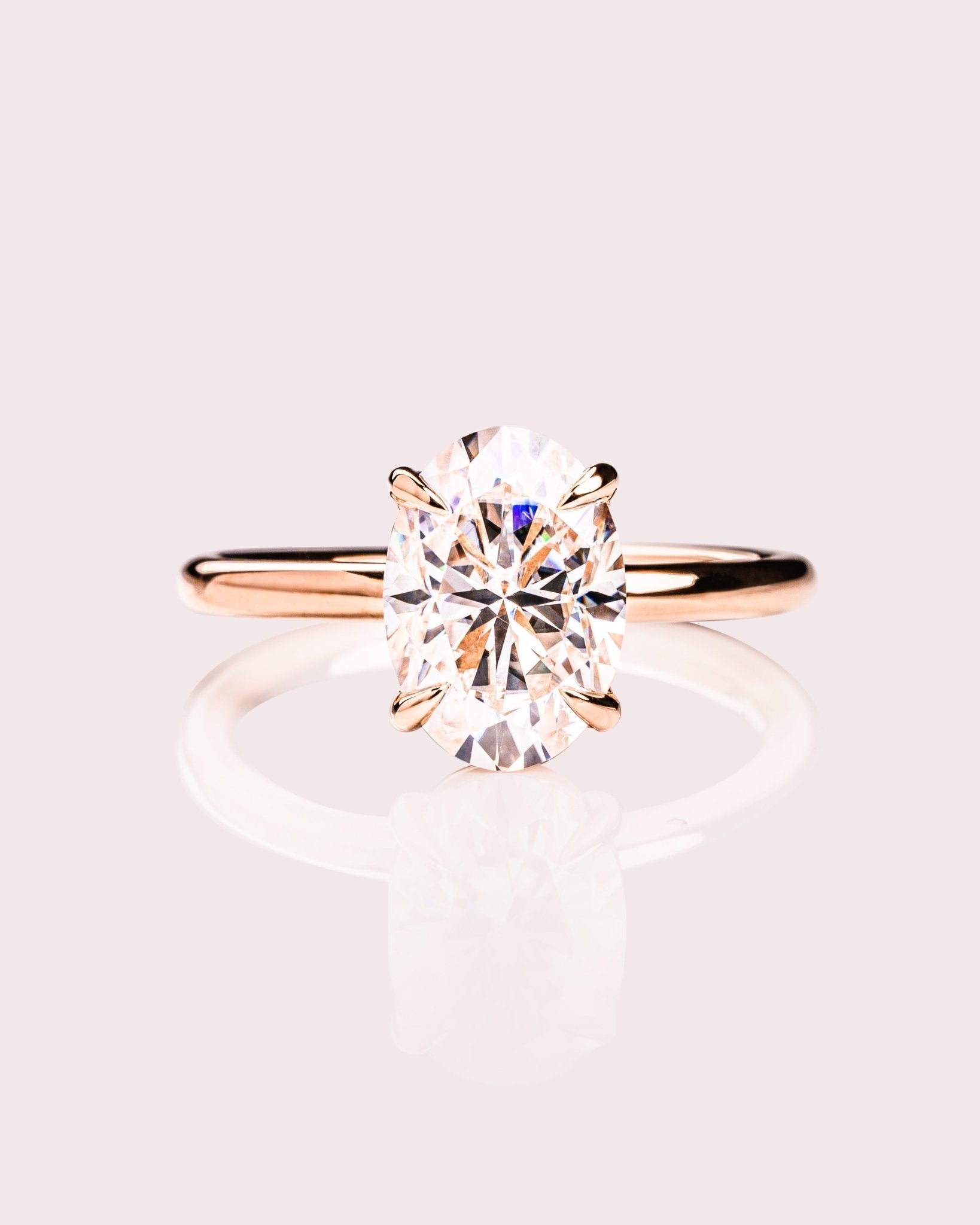 Lumea Royale™ Ring • Oval  Moissanite · Signature Solitaire